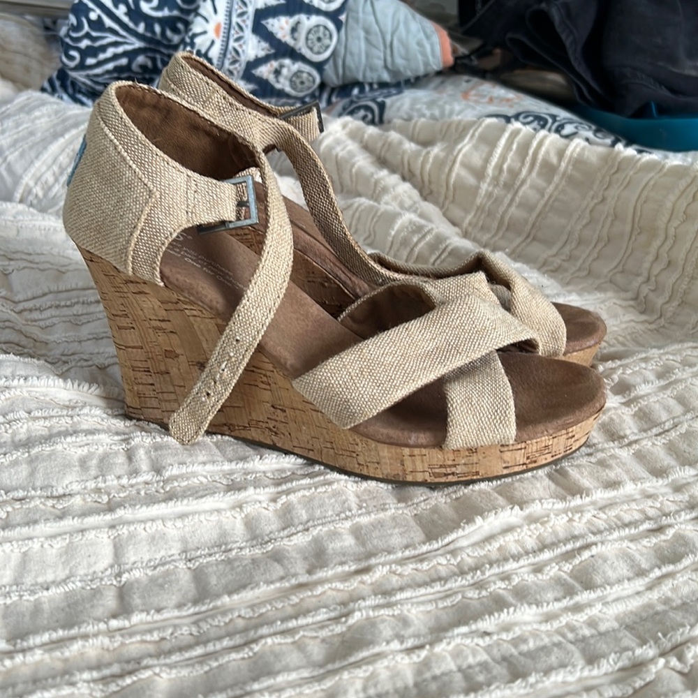 Toms Natural wedges